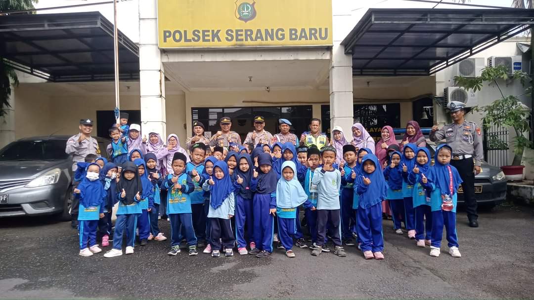 Kunjungan edukatif TK Nurul Islam ke Polsek Serang Baru